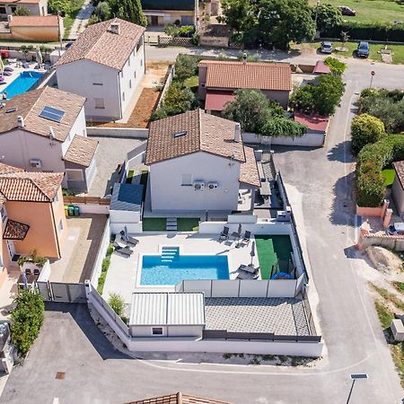 Casa Tara Three-Bedroom Holiday Home プーラ エクステリア 写真