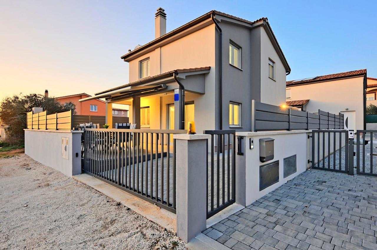 Casa Tara Three-Bedroom Holiday Home プーラ エクステリア 写真