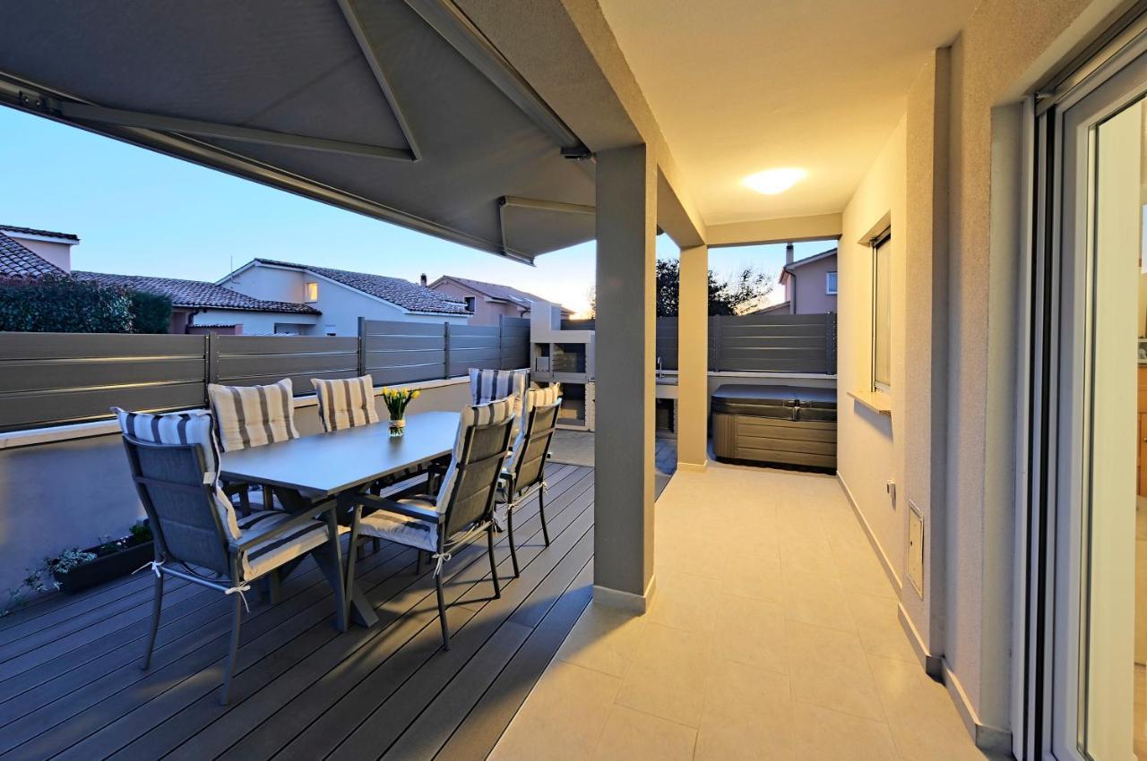 Casa Tara Three-Bedroom Holiday Home プーラ エクステリア 写真