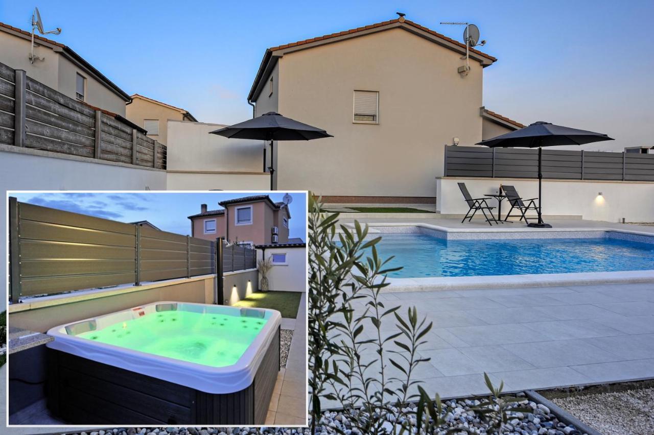Casa Tara Three-Bedroom Holiday Home プーラ エクステリア 写真