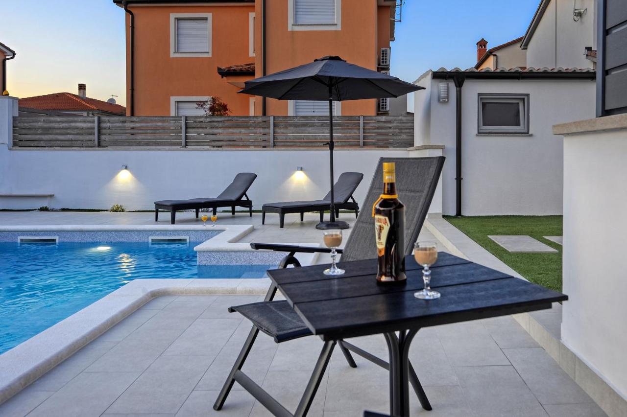Casa Tara Three-Bedroom Holiday Home プーラ エクステリア 写真