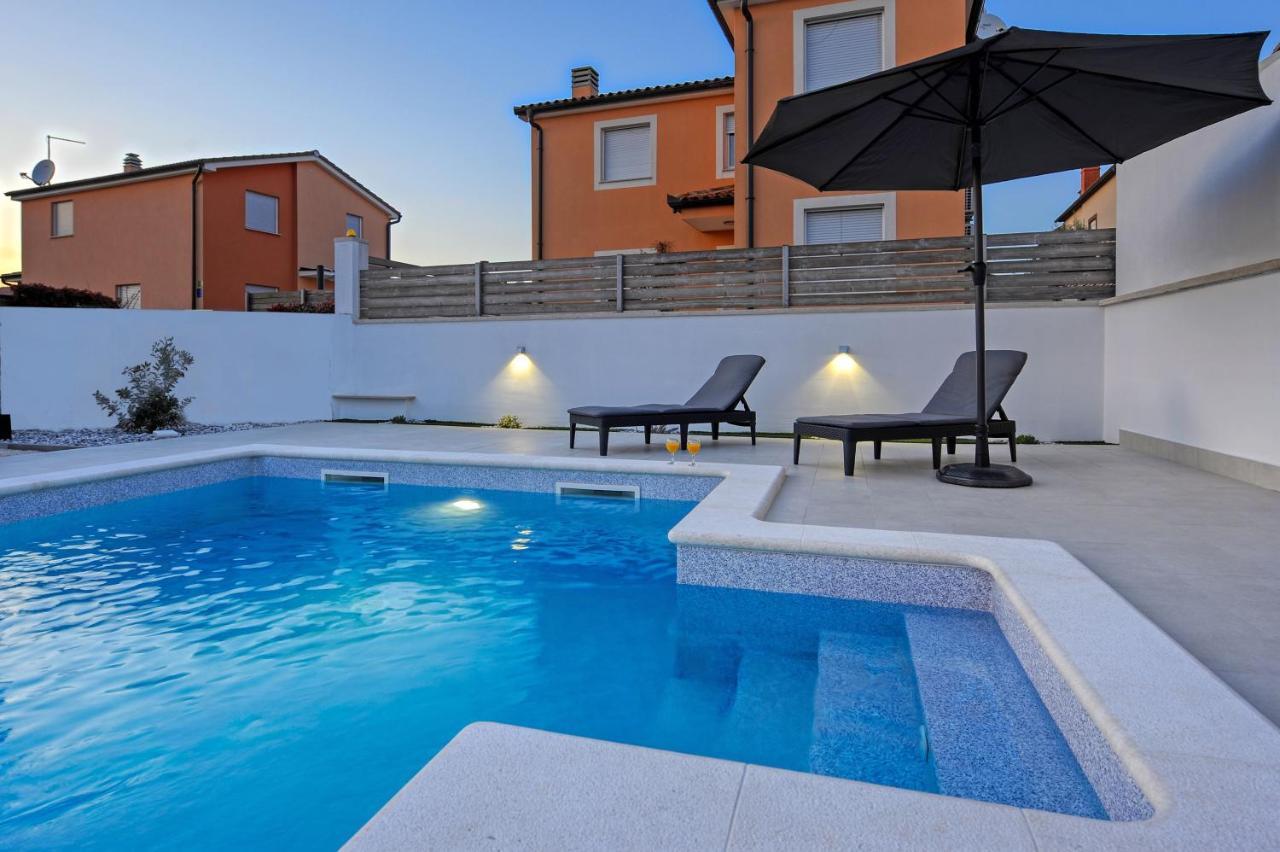 Casa Tara Three-Bedroom Holiday Home プーラ エクステリア 写真