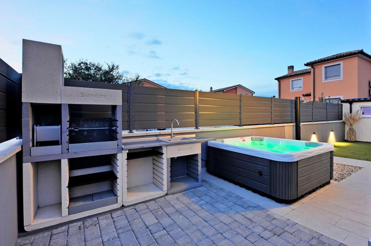 Casa Tara Three-Bedroom Holiday Home プーラ エクステリア 写真