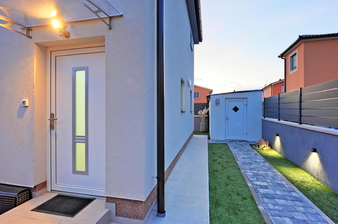 Casa Tara Three-Bedroom Holiday Home プーラ エクステリア 写真