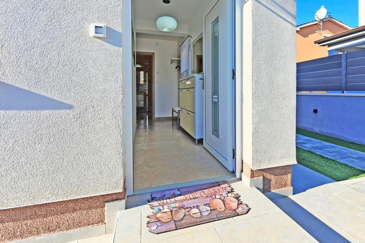 Casa Tara Three-Bedroom Holiday Home プーラ エクステリア 写真