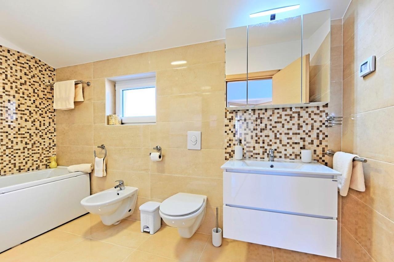 Casa Tara Three-Bedroom Holiday Home プーラ エクステリア 写真
