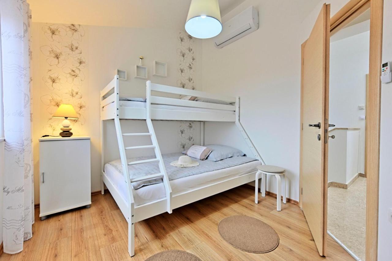 Casa Tara Three-Bedroom Holiday Home プーラ エクステリア 写真