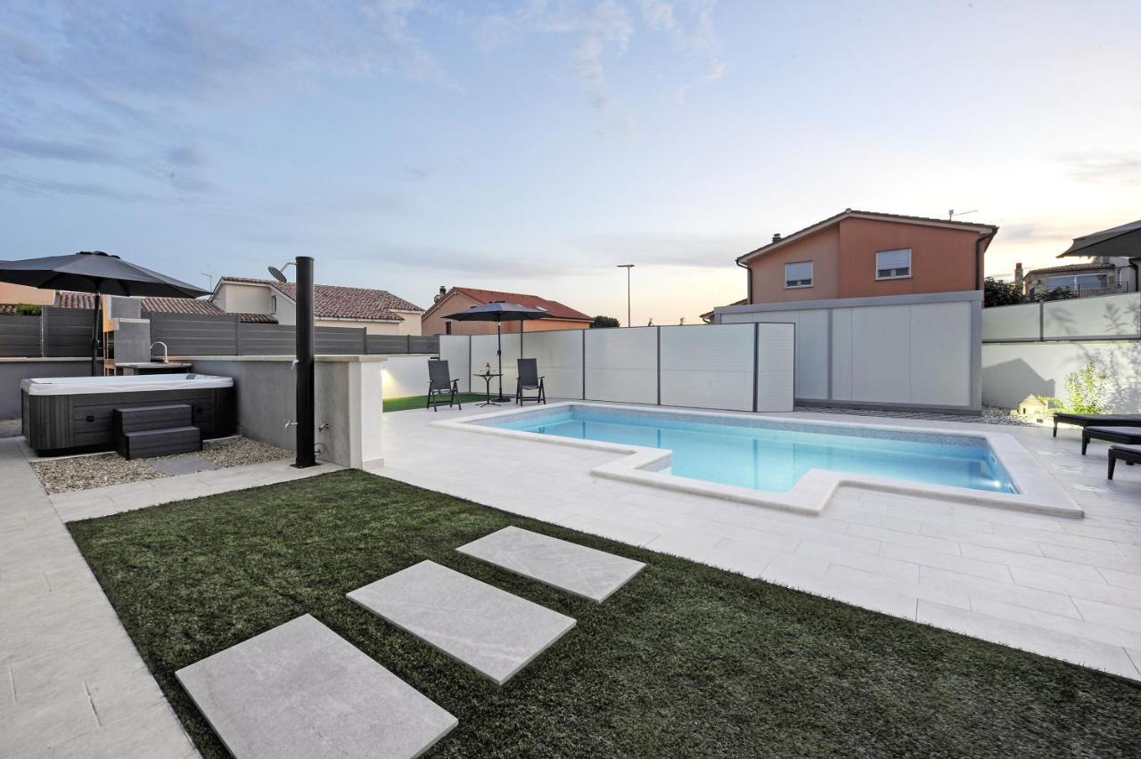 Casa Tara Three-Bedroom Holiday Home プーラ エクステリア 写真
